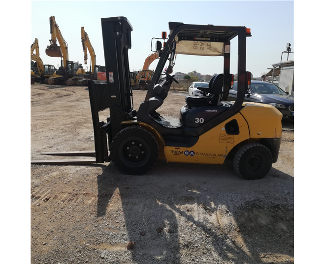 YK Leasing İkinci El 2014 Model Komatsu FD30T17 Tip Dizel Forklift